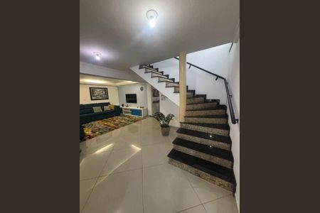 Casa à venda com 3 quartos, 277m² em Parque Novo Oratório, Santo André