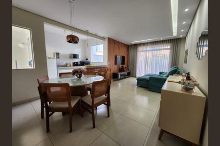 Casa à venda com 2 quartos, 87m² em Nacional, Contagem