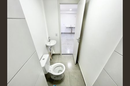 Banheiro de apartamento para alugar com 2 quartos, 37m² em Jardim Cachoeira, São Paulo