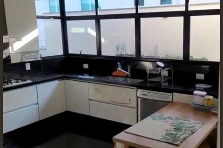 Casa à venda com 900m², 6 quartos e 8 vagas