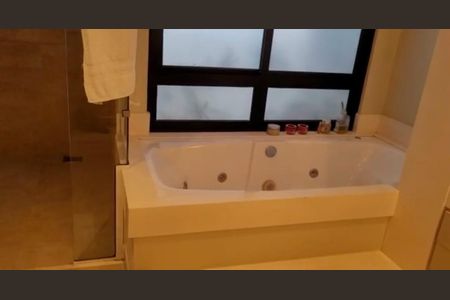 Casa à venda com 900m², 6 quartos e 8 vagas