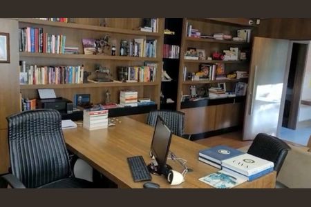 Casa à venda com 900m², 6 quartos e 8 vagas