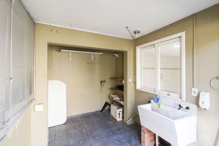 Casa de condomínio para alugar com 180m², 2 quartos e 1 vagaÁrea de Serviço