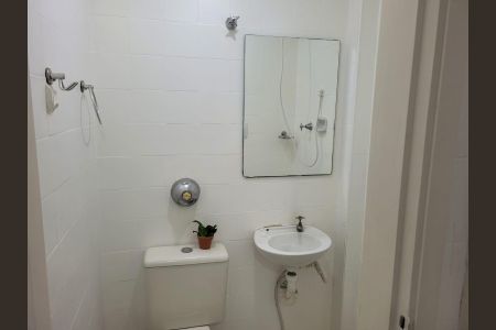 Apartamento para alugar com 70m², 2 quartos e 1 vaga Apartamento para alugar com 70m², 2 quartos e 1 vagaBanheiro 1
