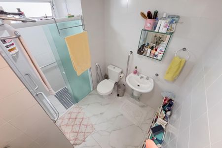 Apartamento à venda com 68m², 2 quartos e 1 vaga Apartamento à venda com 68m², 2 quartos e 1 vagaBanheiro da Suíte