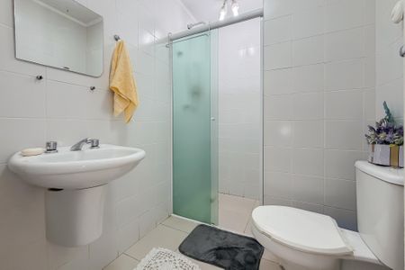 Apartamento à venda com 68m², 2 quartos e 1 vaga Apartamento à venda com 68m², 2 quartos e 1 vagaBanheiro Social
