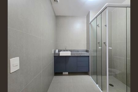 Banheiro de kitnet/studio para alugar com 1 quarto, 24m² em Indianópolis, São Paulo