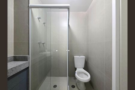 Banheiro de kitnet/studio para alugar com 1 quarto, 24m² em Indianópolis, São Paulo