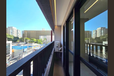 Varanda de kitnet/studio para alugar com 1 quarto, 24m² em Indianópolis, São Paulo