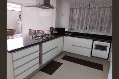Casa à venda com 4 quartos, 225m² em Portal dos Gramados, Guarulhos