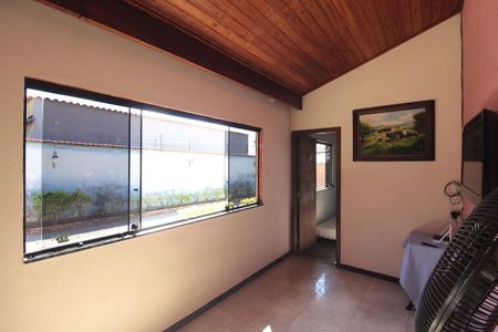 Sala de casa para alugar com 3 quartos, 171m² em Piratininga, Belo Horizonte