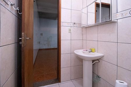 Casa para alugar com 80m², 3 quartos e 2 vagasBanheiro Social