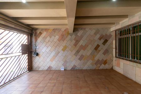 Garagem de casa à venda com 2 quartos, 120m² em Vila Tolstoi, São Paulo