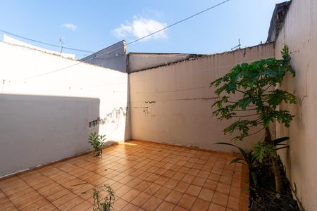 Casa à venda com 120m², 2 quartos e 2 vagasQuintal