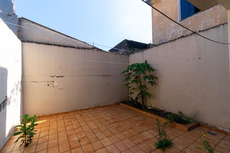 Quintal de casa à venda com 2 quartos, 120m² em Vila Tolstoi, São Paulo