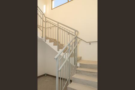 Apartamento à venda com 306m², 4 quartos e 3 vagas Apartamento à venda com 306m², 4 quartos e 3 vagasEscada
