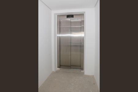 Apartamento à venda com 306m², 4 quartos e 3 vagas Apartamento à venda com 306m², 4 quartos e 3 vagasHall do Elevador