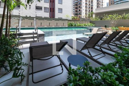 Apartamento à venda com 146m², 4 quartos e 2 vagas Apartamento à venda com 146m², 4 quartos e 2 vagasÁrea comum - Piscina