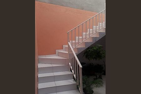 ESCADA EXTERNA de casa à venda com 2 quartos, 280m² em Santa Maria, Osasco