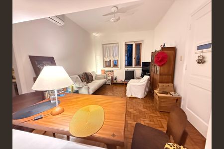 Apartamento à venda com 68m², 2 quartos e sem vagaSala