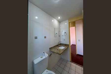 Banheiro de apartamento à venda com 2 quartos, 64m² em Parque Bristol, São Paulo