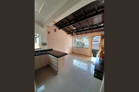 Casa à venda com 4 quartos, 185m² em Vila Guilhermina, São Paulo