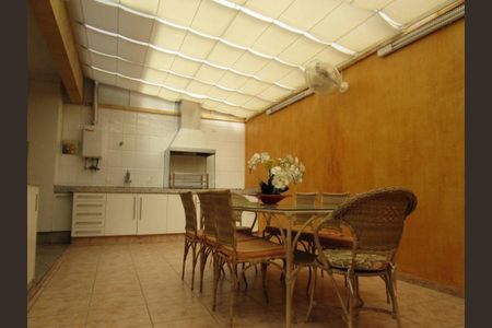Casa à venda com 180m², 4 quartos e sem vaga