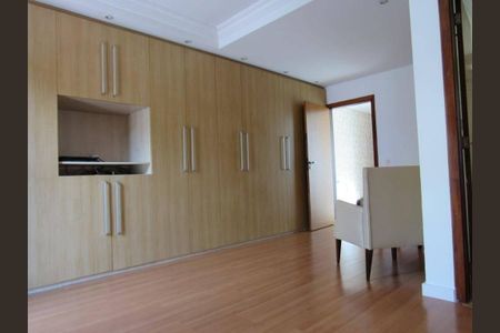 Casa à venda com 180m², 4 quartos e sem vaga