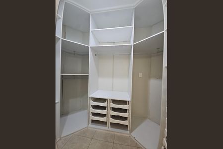 Apartamento para alugar com 188m², 4 quartos e 3 vagas Apartamento para alugar com 188m², 4 quartos e 3 vagasCloset da suíte