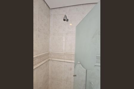 Apartamento para alugar com 188m², 4 quartos e 3 vagas Apartamento para alugar com 188m², 4 quartos e 3 vagasBanheiro da Suíte 1