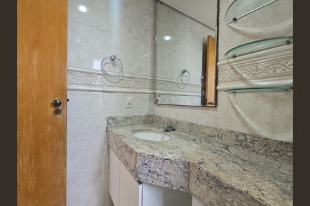 Apartamento para alugar com 188m², 4 quartos e 3 vagas Apartamento para alugar com 188m², 4 quartos e 3 vagasBanheiro da Suíte 1