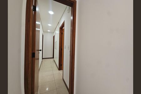 Apartamento para alugar com 188m², 4 quartos e 3 vagas Apartamento para alugar com 188m², 4 quartos e 3 vagasCorredor