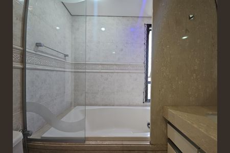 Banheiro da Suíte 3 de apartamento para alugar com 4 quartos, 188m² em Pituba, Salvador
