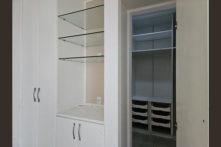 Apartamento para alugar com 188m², 4 quartos e 3 vagas Apartamento para alugar com 188m², 4 quartos e 3 vagasCloset