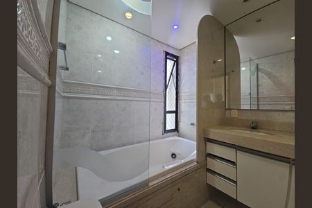 Apartamento para alugar com 188m², 4 quartos e 3 vagas Apartamento para alugar com 188m², 4 quartos e 3 vagasBanheiro da Suíte 3