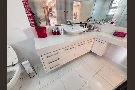 Casa de condomínio à venda com 960m², 4 quartos e 3 vagas Casa de condomínio à venda com 960m², 4 quartos e 3 vagasBanheiro do Quarto 3