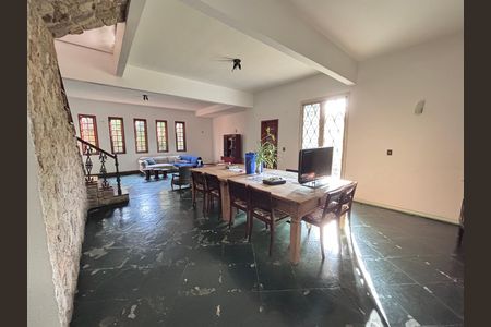 Casa de condomínio à venda com 960m², 4 quartos e 3 vagas Casa de condomínio à venda com 960m², 4 quartos e 3 vagasSala 2
