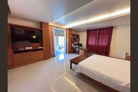 Casa de condomínio à venda com 960m², 4 quartos e 3 vagas Casa de condomínio à venda com 960m², 4 quartos e 3 vagasQuarto 4