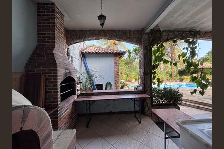 Casa de condomínio à venda com 960m², 4 quartos e 3 vagas Casa de condomínio à venda com 960m², 4 quartos e 3 vagasÁrea externa