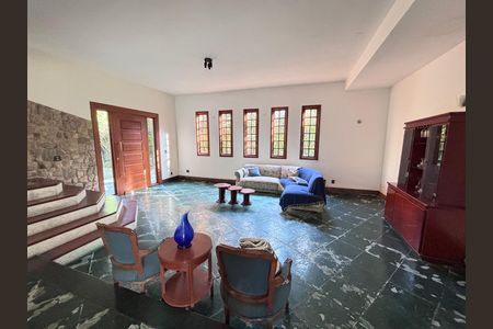 Casa de condomínio à venda com 960m², 4 quartos e 3 vagas Casa de condomínio à venda com 960m², 4 quartos e 3 vagasSala 2