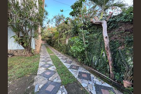 Casa de condomínio à venda com 960m², 4 quartos e 3 vagas Casa de condomínio à venda com 960m², 4 quartos e 3 vagasÁrea externa