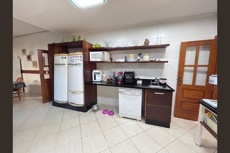 Casa de condomínio à venda com 960m², 4 quartos e 3 vagas Casa de condomínio à venda com 960m², 4 quartos e 3 vagasCozinha
