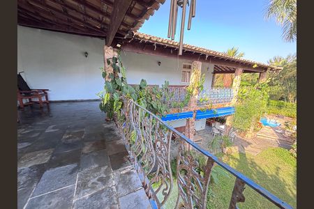 Casa de condomínio à venda com 960m², 4 quartos e 3 vagas Casa de condomínio à venda com 960m², 4 quartos e 3 vagasVaranda