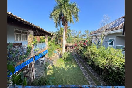 Casa de condomínio à venda com 960m², 4 quartos e 3 vagas Casa de condomínio à venda com 960m², 4 quartos e 3 vagasVista