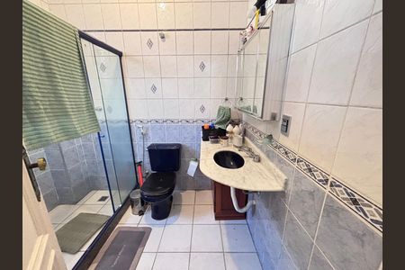 Casa de condomínio à venda com 960m², 4 quartos e 3 vagas Casa de condomínio à venda com 960m², 4 quartos e 3 vagasBanheiro do Quarto 1