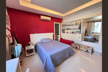 Casa de condomínio à venda com 960m², 4 quartos e 3 vagas Casa de condomínio à venda com 960m², 4 quartos e 3 vagasQuarto 3