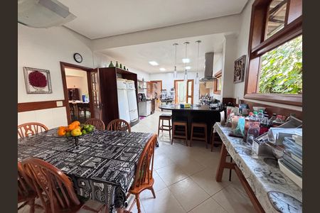 Casa de condomínio à venda com 960m², 4 quartos e 3 vagas Casa de condomínio à venda com 960m², 4 quartos e 3 vagasCozinha