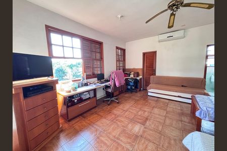Casa de condomínio à venda com 960m², 4 quartos e 3 vagas Casa de condomínio à venda com 960m², 4 quartos e 3 vagasQuarto 2