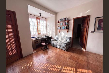 Casa de condomínio à venda com 960m², 4 quartos e 3 vagas Casa de condomínio à venda com 960m², 4 quartos e 3 vagasCorredor