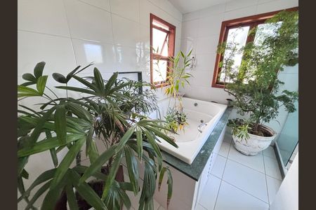 Casa de condomínio à venda com 960m², 4 quartos e 3 vagas Casa de condomínio à venda com 960m², 4 quartos e 3 vagasBanheiro do quarto 4